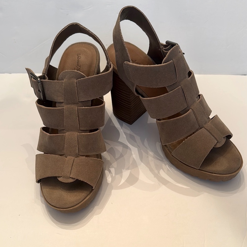 UNIVERSAL THREAD Anastasia Taupe Ankle Strap Buckle Chunky Wooden Heel Women  9